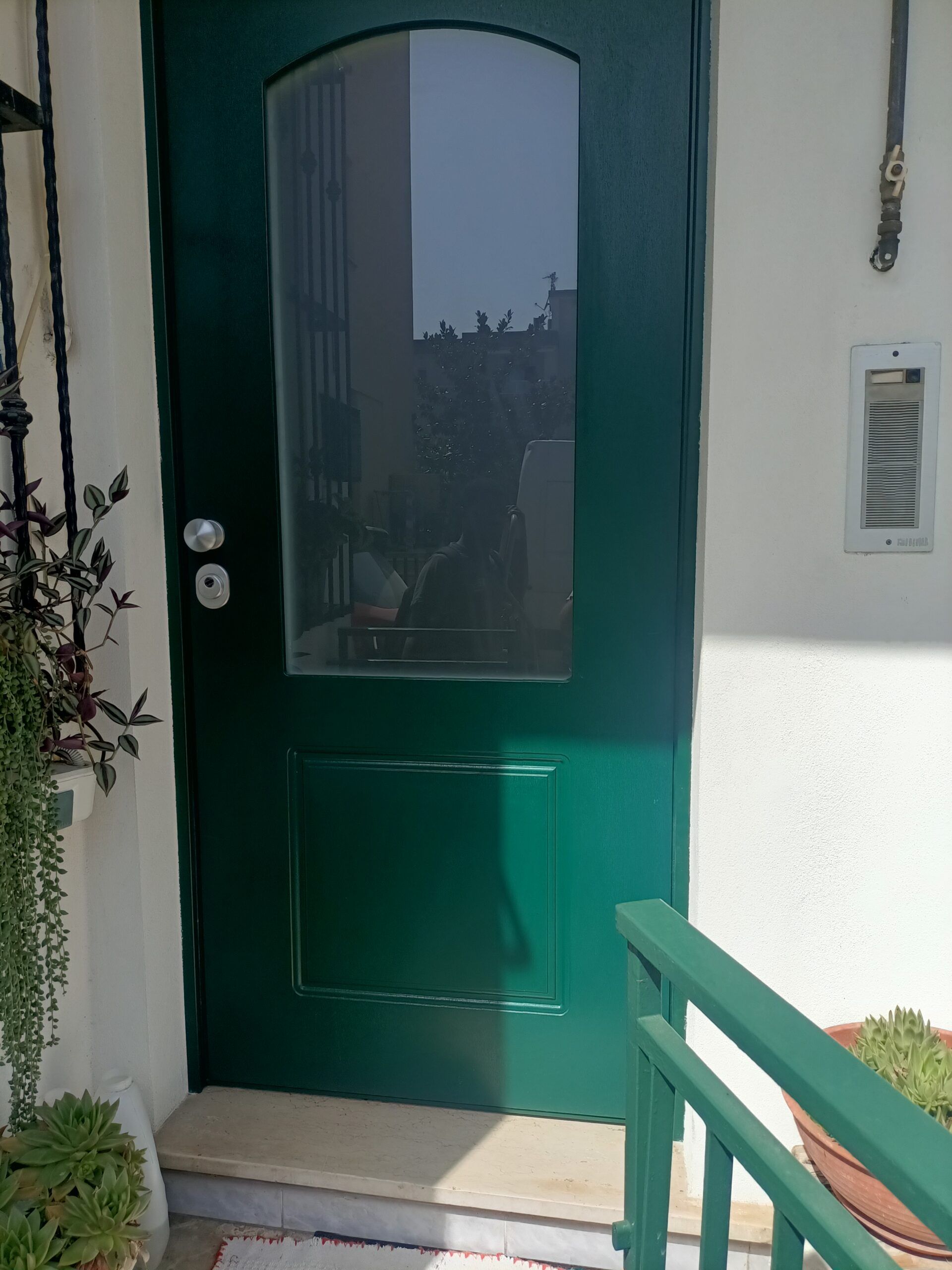 Una porta verde